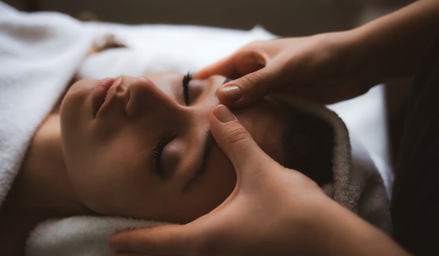 Crown Therapy Deluxe, 45 minute head spa with gentle forehead and scalp massage